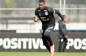 Felipe Augusto durante treino no CT Dr. Joaquim Grava