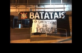 Protestos da torcida se espalharam pelo Brasil e pelo mundo nesta quarta-feira