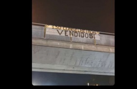 Protestos da torcida se espalharam pelo Brasil e pelo mundo nesta quarta-feira