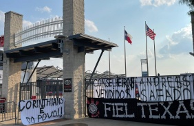 Protestos da torcida se espalharam pelo Brasil e pelo mundo nesta quarta-feira