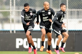 Rodrigo Varanda, Lucas Belezi e Gabriel Pereira durante treino no CT Dr. Joaquim Grava