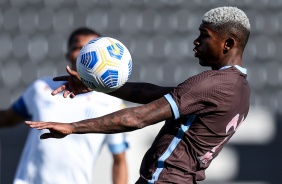 Gabriel Lima durante jogo entre Corinthians e Ava, pelo Brasileiro de Aspirantes