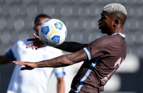 Gabriel Lima durante jogo entre Corinthians e Ava, pelo Brasileiro de Aspirantes