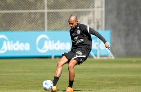 Lucas Belezi durante treino do Corinthians no CT Dr. Joaquim Grava