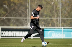 ngelo Araos durante treinamento do Corinthians no CT Dr. Joaquim Grava