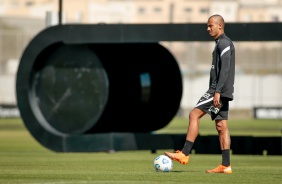 Belezi durante treinamento do Corinthians no CT Dr. Joaquim Grava