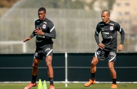 Felipe e Belezi durante treinamento do Corinthians no CT Dr. Joaquim Grava