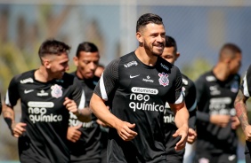 Giuliano durante treinamento do Corinthians no CT Dr. Joaquim Grava