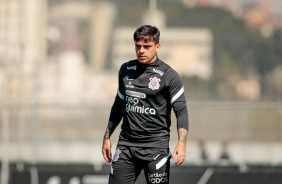 Lateral Fagner durante treinamento do Corinthians no CT Dr. Joaquim Grava