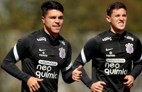 Roni e Vital durante treinamento do Corinthians no CT Dr. Joaquim Grava