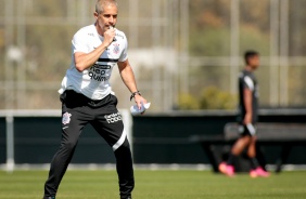 Sylvinho comandou o treino de hoje no CT Dr. Joaquim Grava