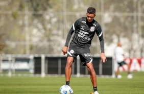 Victor Cantillo durante treinamento do Corinthians no CT Dr. Joaquim Grava