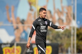 Volante Gabriel durante treinamento do Corinthians no CT Dr. Joaquim Grava