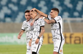 Adson comemora gol marcado com Gustavo Mosquito e Gabriel