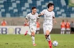 Gustavo Mosquito e Fagner durante partida desta segunda-feira contra o Cuiab