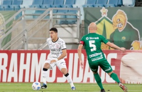 Volante Roni durante partida entre Corinthians e Cuiab nesta segunda-feira