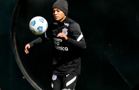 Adson durante treino do Corinthians em preparação para duelo contra o Flamengo