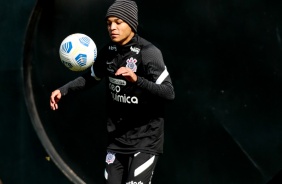 Adson durante treino do Corinthians em preparao para duelo contra o Flamengo