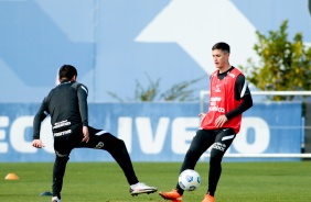 Araos e Vital durante treino preparatrio do Corinthians para duelo diante o Flamengo