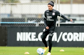 Fábio Santos em treino preparatório para jogo contra o Flamengo, pelo Campeonato Brasileiro