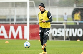 Fábio Santos em treino preparatório para jogo contra o Flamengo, pelo Campeonato Brasileiro