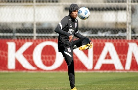 Garoto Adson durante treino do Corinthians em preparação para duelo contra o Flamengo