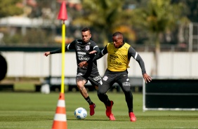 Luan e Xavier durante treino preparatrio do Corinthians para duelo diante o Flamengo