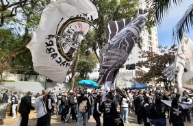 Movimento Salve o Corinthians em protesto no Parque So Jorge