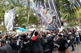 Movimento Salve o Corinthians em protesto no Parque So Jorge