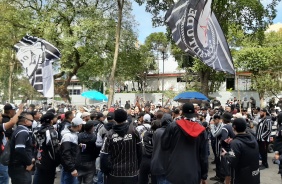 Movimento Salve o Corinthians em protesto no Parque So Jorge