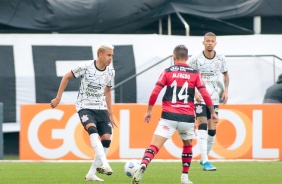 Cantillo e Joo Victor durante jogo entre Corinthians e Flamengo, pelo Brasileiro