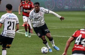 J em partida contra o Flamengo, pelo Brasileiro, na Neo Qumica Arena