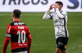 Volante Gabriel durante jogo entre Corinthians e Flamengo, pelo Campeonato Brasileiro