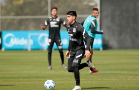 ngelo Araos durante treino de reapresentao do Corinthians no CT Joaquim Grava