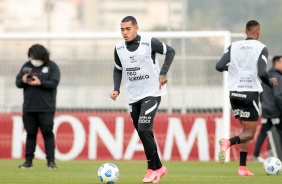 Du Queiroz durante treino de reapresentao do Corinthians no CT Joaquim Grava