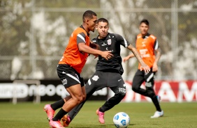 Du Queiroz e Gabriel Pereira em treino do Corinthians