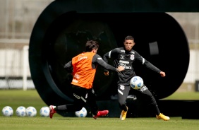 Fagner e Adson em treino do Corinthians no CT Joaquim Grava