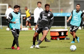 Gil e Fagner durante treino do Corinthians