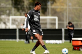 Gil em treino do Corinthians no CT Joaquim Grava