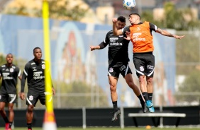 Giuliano e Gabriel durante treino do Corinthians