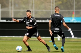 Giuliano e Joo Victor durante treino do Corinthians