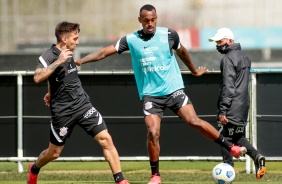 Gustavo Mosquito e Raul durante treino do Corinthians