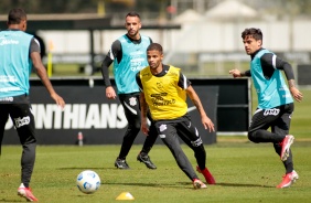 Vitinho durante treino do Corinthians