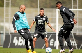 Fbio Santos, Gabriel e J durante o treino no Centro de Treinamentos do Corinthians
