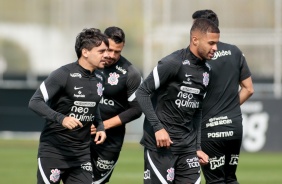 Fagner e Vitinho durante tarde de treino do Corinthians no CT Dr. Joaquim Grava