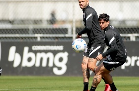 Luan e Fagner durante tarde de treino do Corinthians no CT Dr. Joaquim Grava