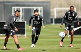 Ruan, Araos e Matheus Alexandre durante tarde de treino do Corinthians no CT Dr. Joaquim Grava