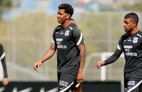 Gil e Lo Natel durante ltimo treinamento do Corinthians antes do jogo contra o Santos