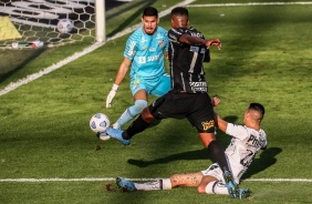 Atacante J durante jogo entre Corinthians e Santos, pelo Brasileiro, na Vila Belmiro