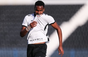 Cau feliz com seu gol na partida entre Corinthians e Palmeiras, pelo Brasileiro Sub-20
